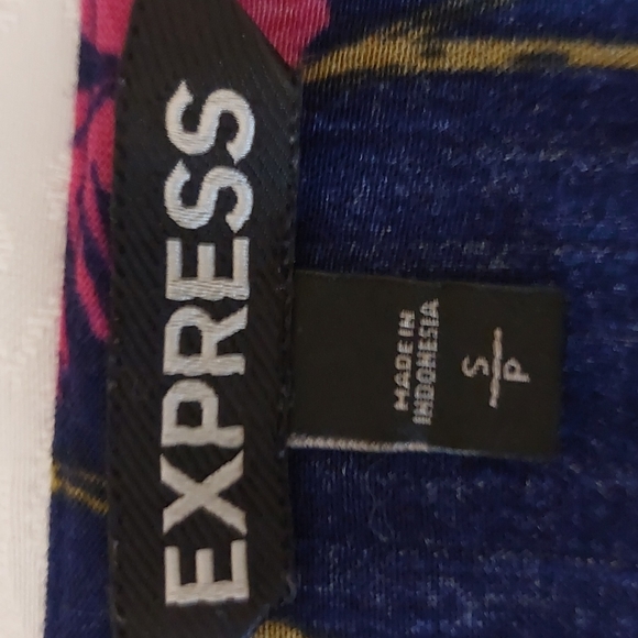 Express top. Very feminine blue floral. Size S/P. Pre-owned, very gently used. - Picture 5 of 5